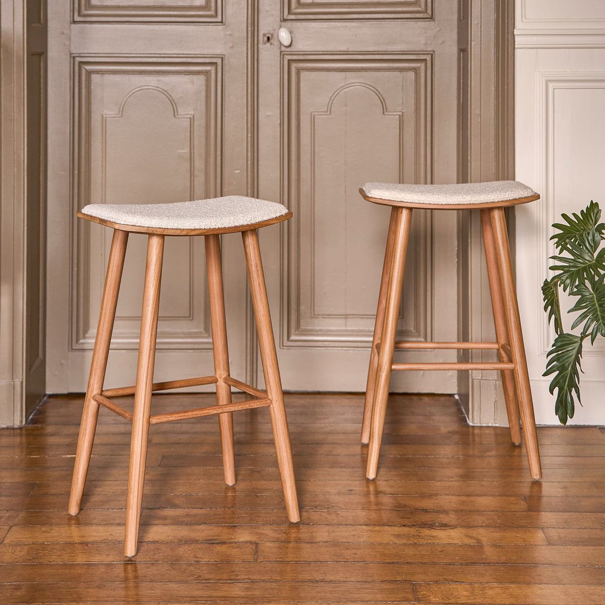 Berah Getah Ambre lot 2 tabourets bar teck bouclette 75 cm