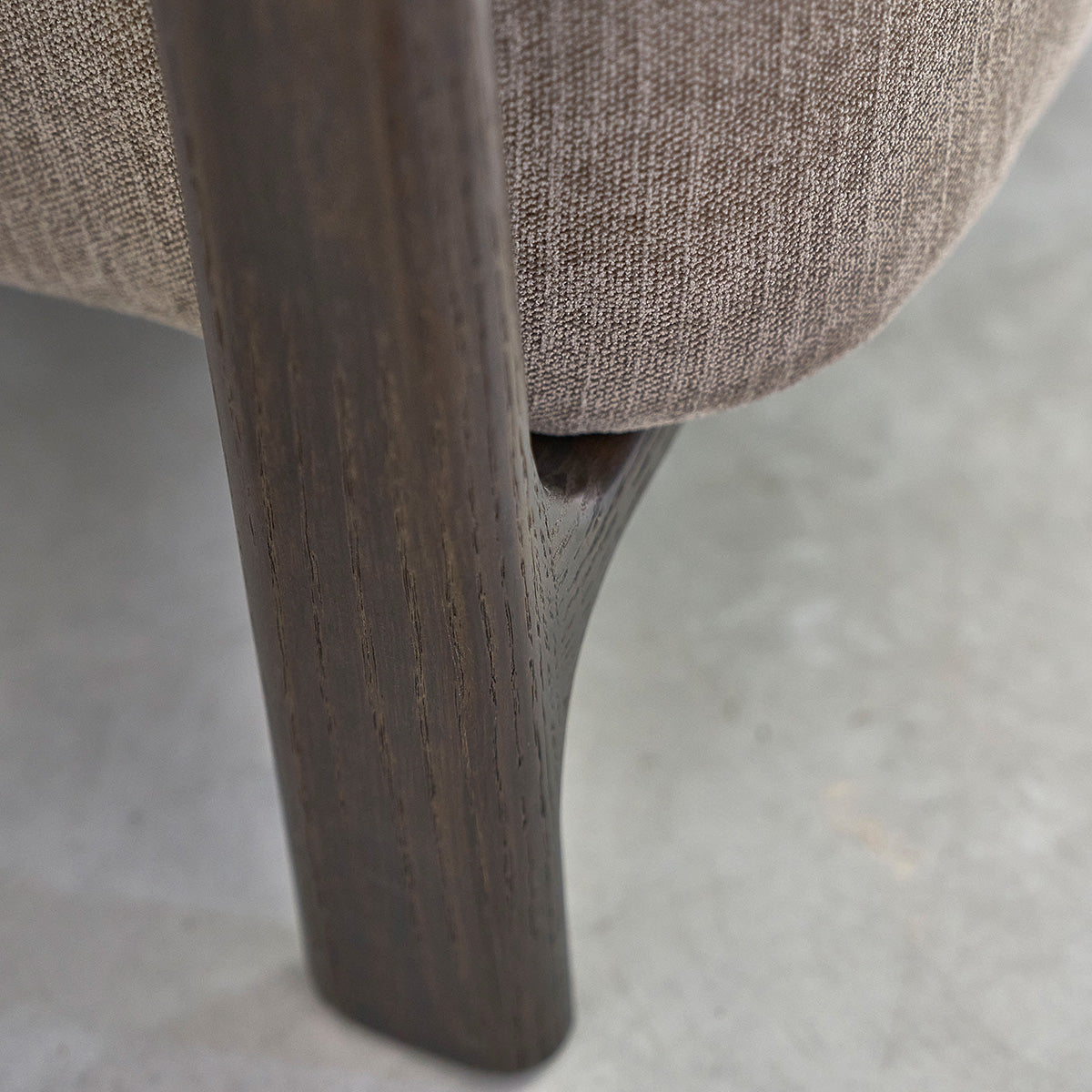 Berah Getah Salon Henri Fauteuil chêne chenille taupe
