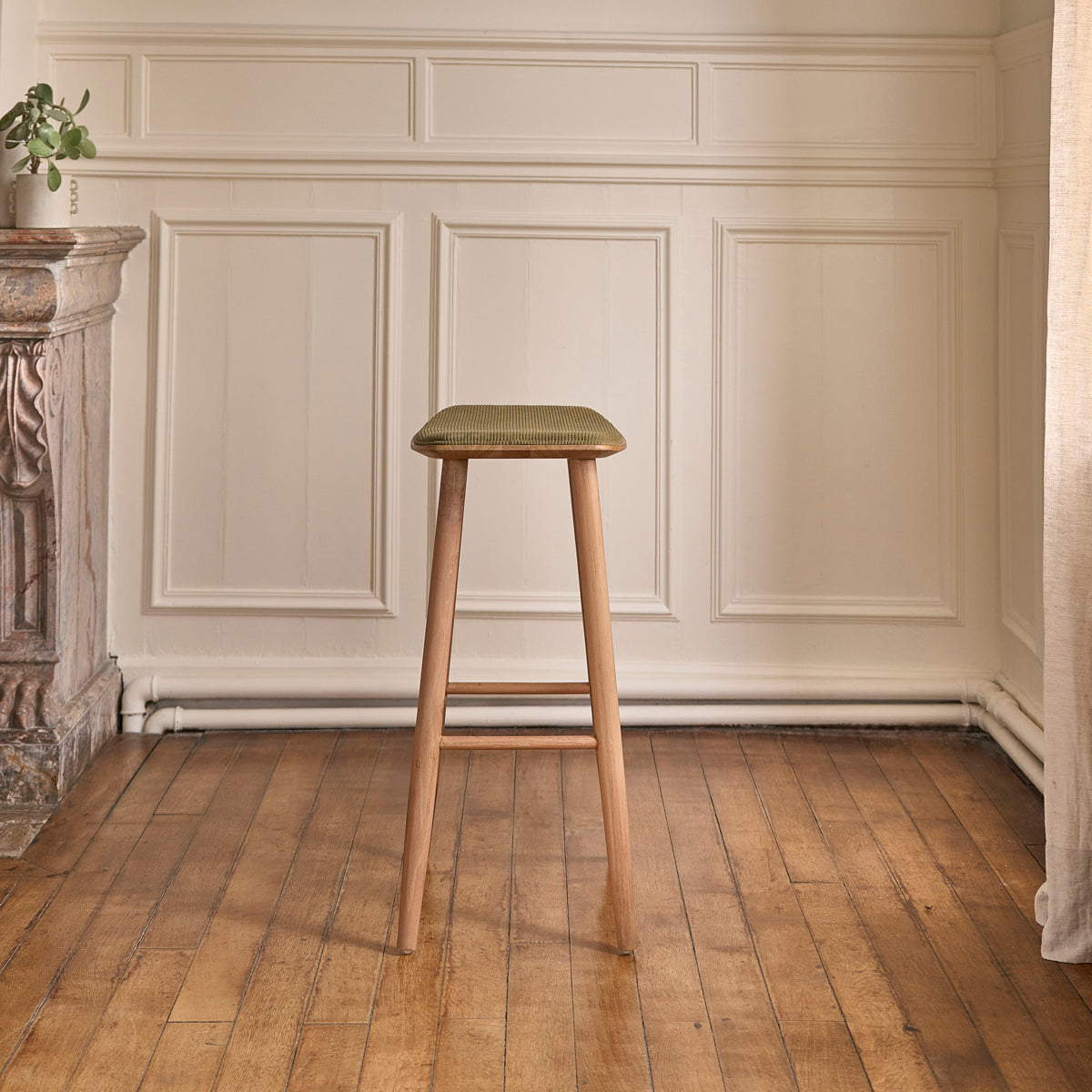 Berah Getah Ambre tabouret de bar teck kaki 75 cm