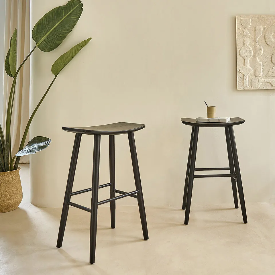 Berah Getah Ambre lot 2 tabourets bar teck noir 75 cm