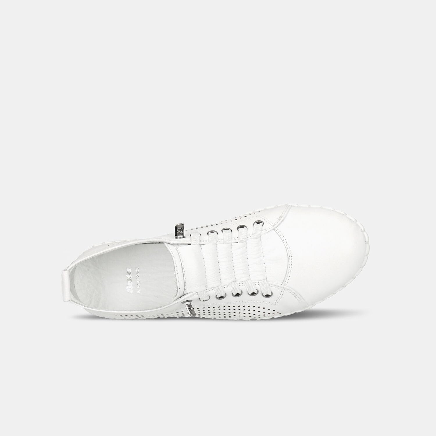 Bata Sneakers femme cuir perforé semelle caoutchouc