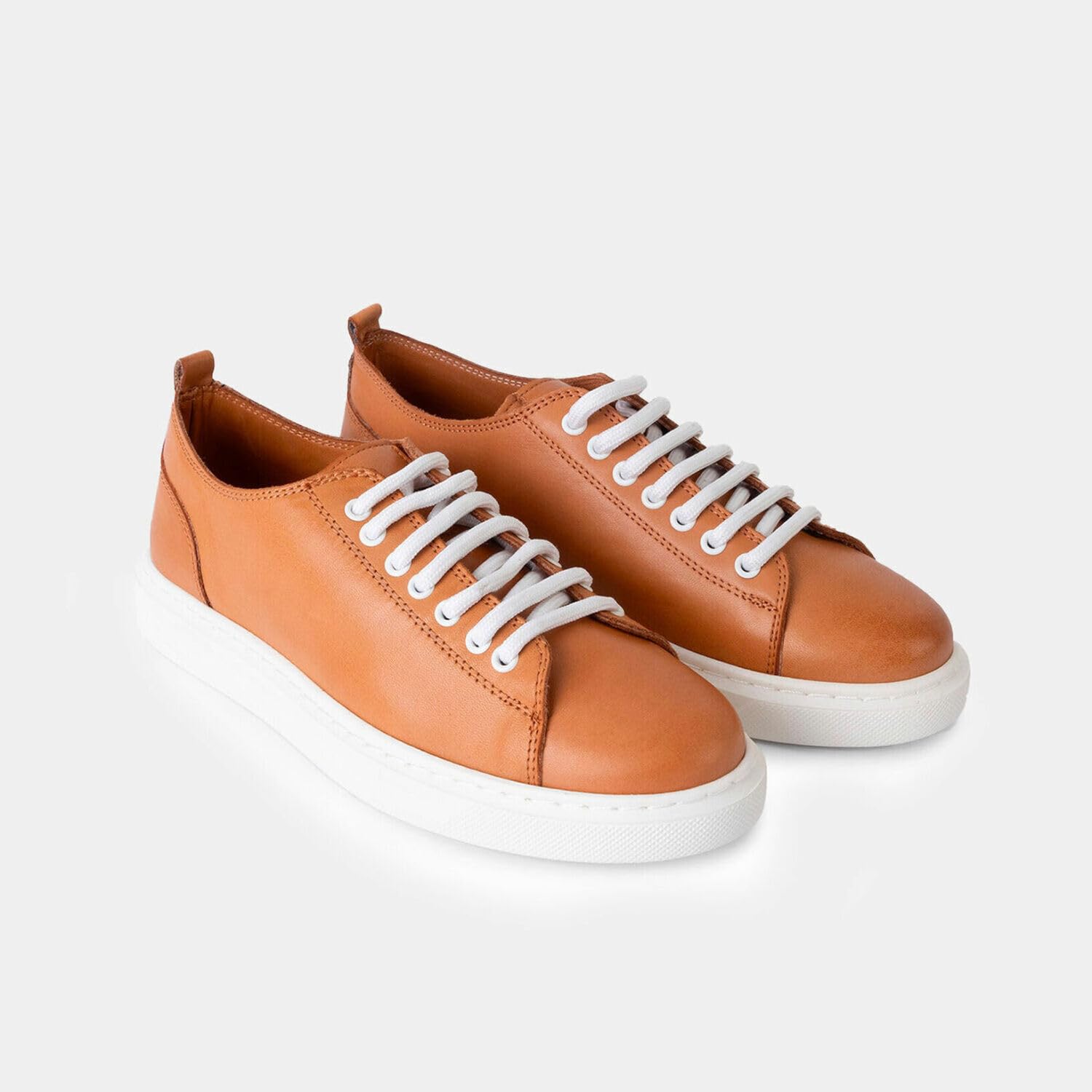 Bata Sneakers femme cuir classique marron confort