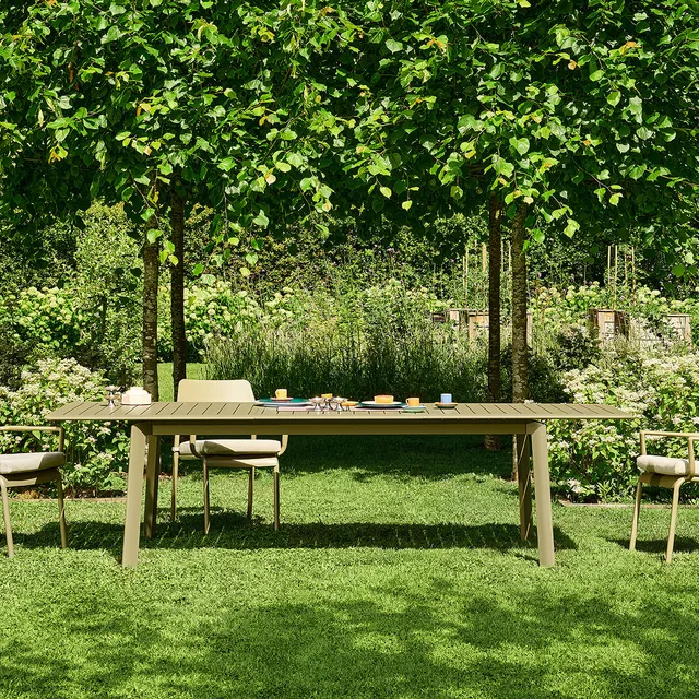 Berah Getah Saro table jardin aluminium kaki