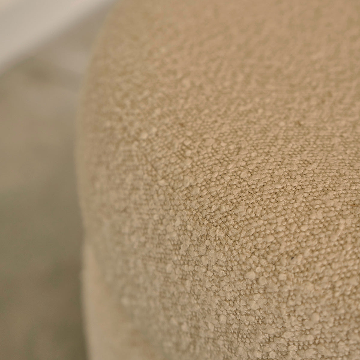 Berah Getah SERENE pouf rond bouclette blanc Ø55 teck