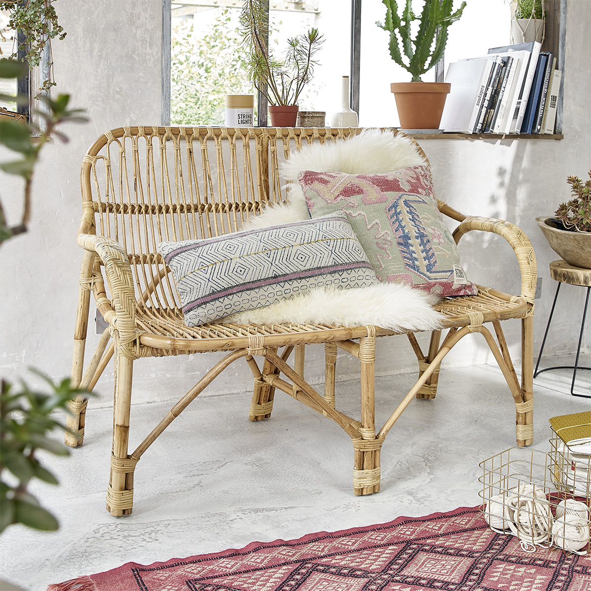 Berah Getah Paola banquette rotin naturel vintage coussin