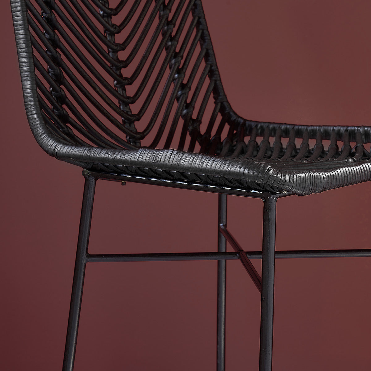 Berah Getah lot 2 tabourets de bar rotin noir métal