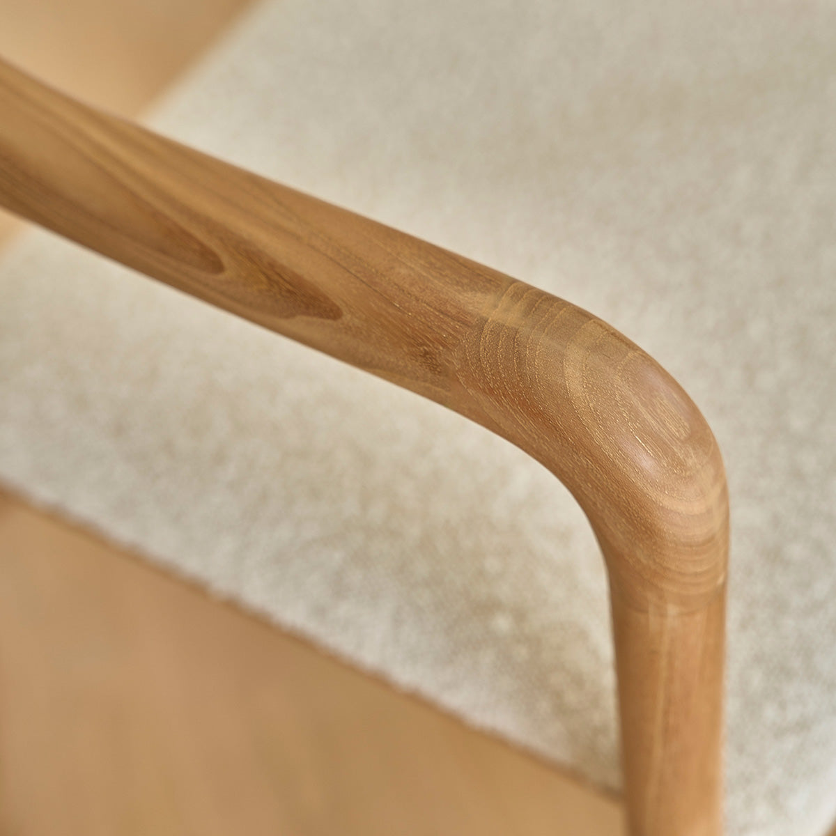 Berah Getah Ambre lot 2 chaises teck bouclette blanche