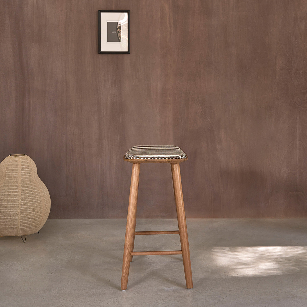 Berah Getah Ambre lot 2 tabourets teck rayures 65 cm
