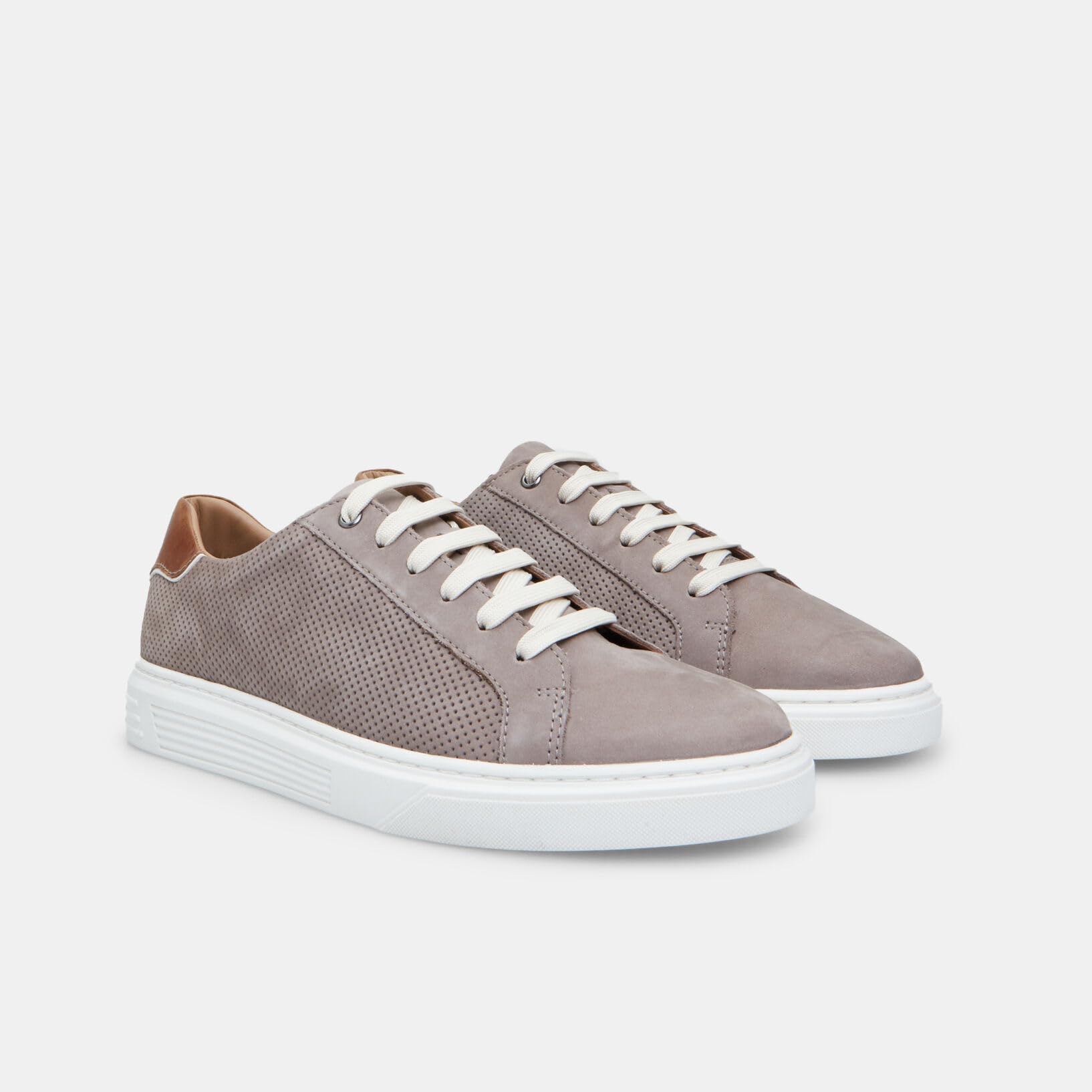 Bata chaussures à lacets homme nubuck perforé ville