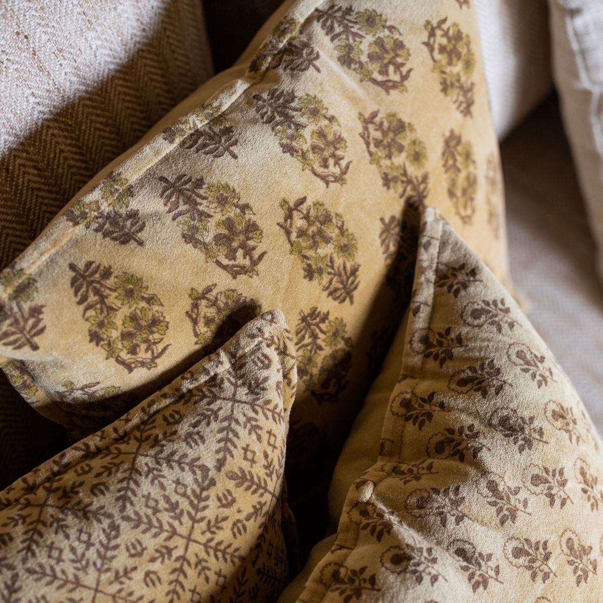 Andrea House Textil coussin velours jaune vintage 45x45