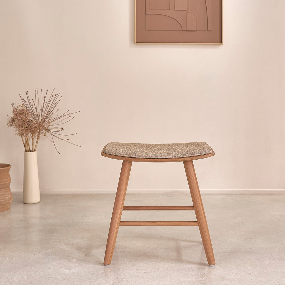 Berah Getah AMBRE tabouret teck velours grège 45 cm