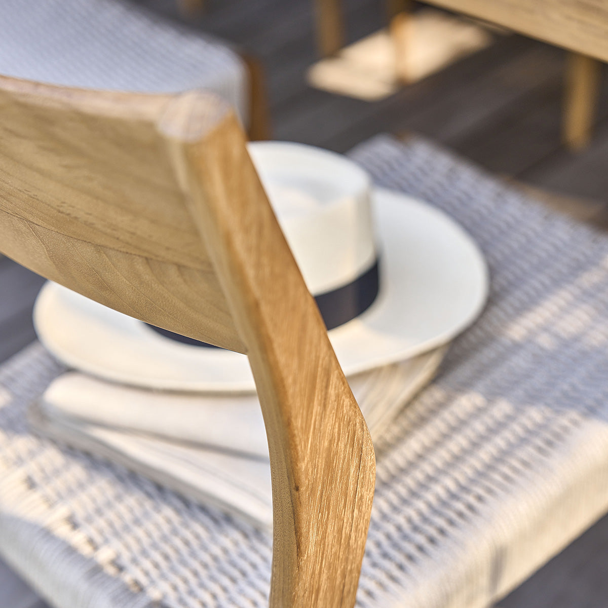 Berah Getah Livie lot 2 chaises jardin teck beige