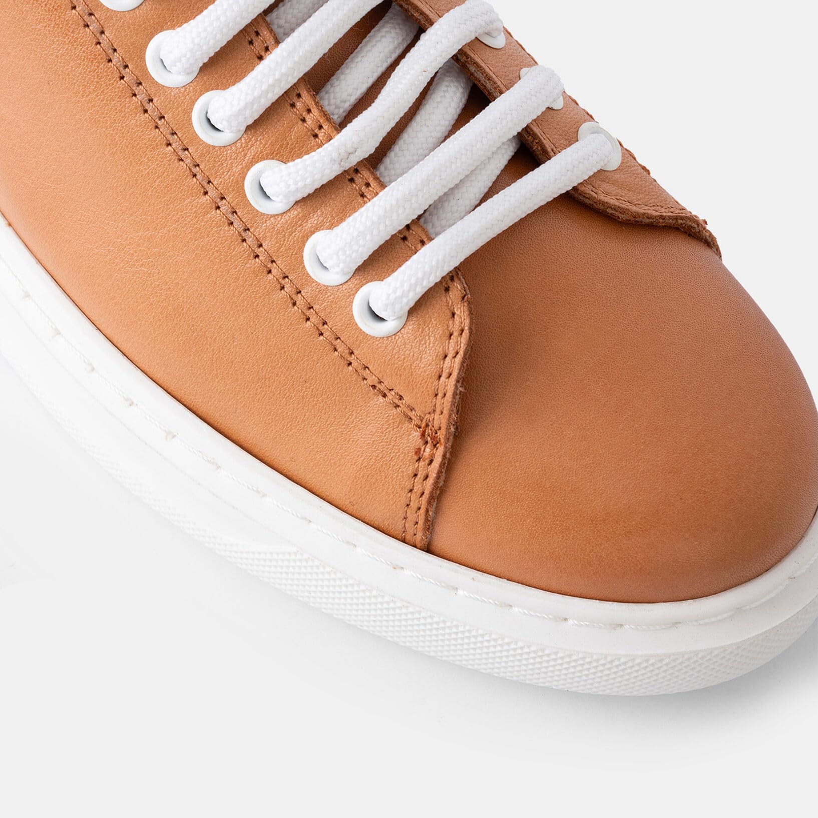 Bata Sneakers femme cuir classique marron confort
