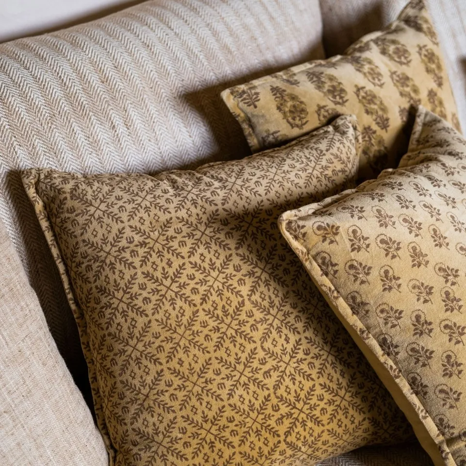 Andrea House Textil coussin jaune fleurs velours vintage