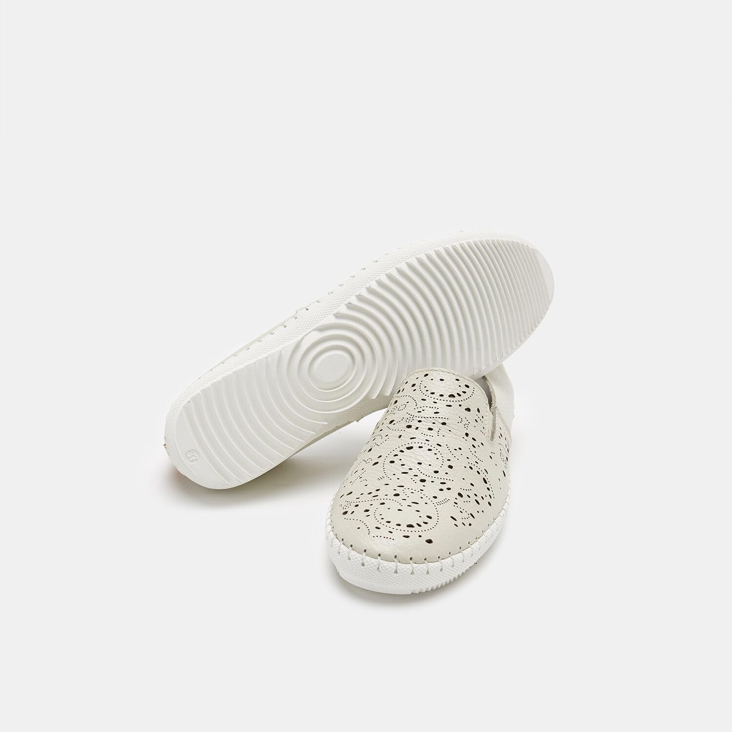 Bata Mocassins Cuir ajouré mocassins femme cuir