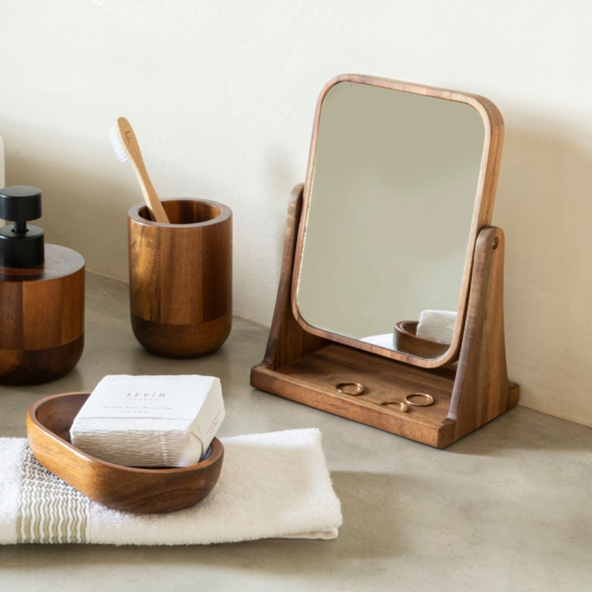 Andrea House miroir bijoux bois avec plateau salle de bain