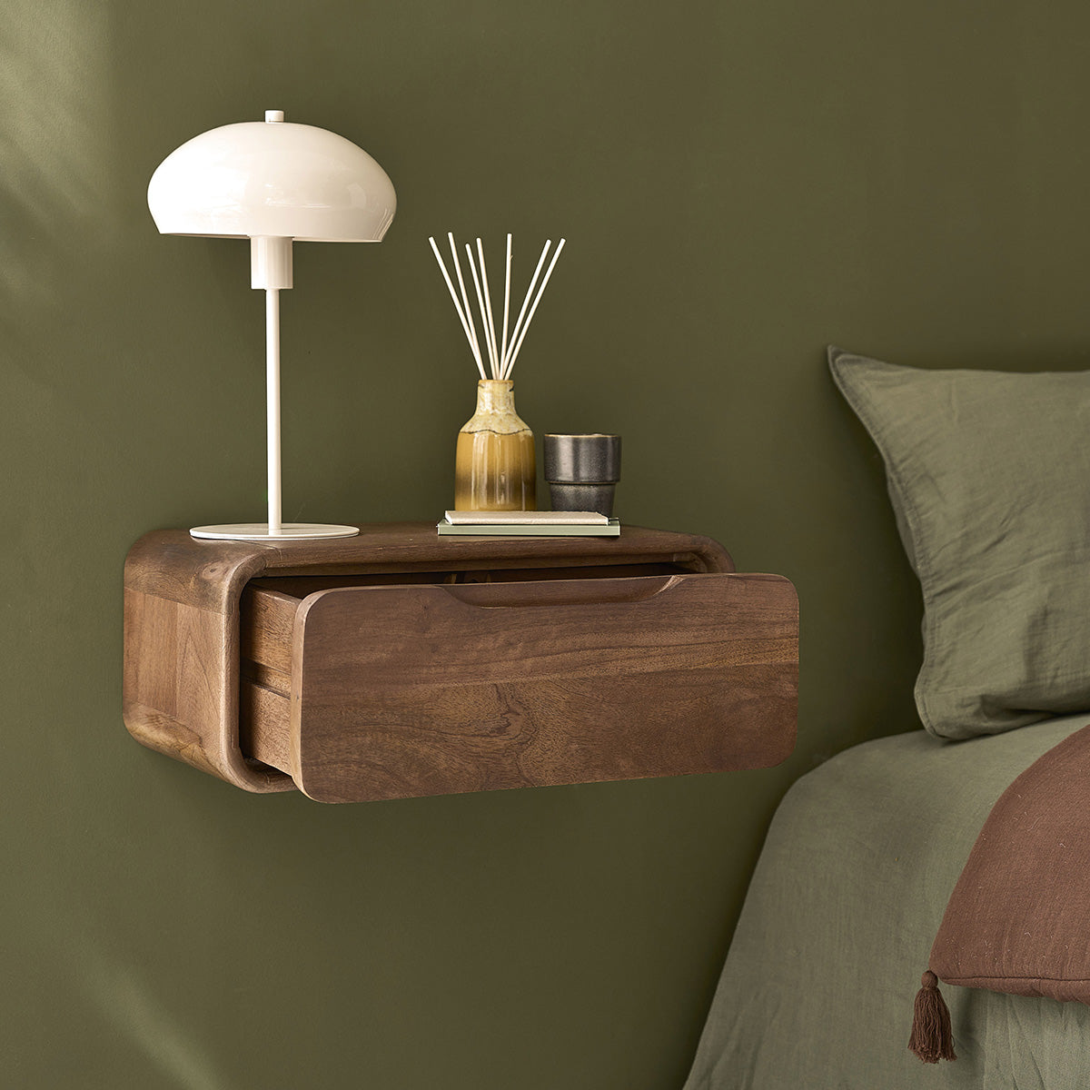 Berah Getah Sofia Table de chevet suspendue 50 cm noyer
