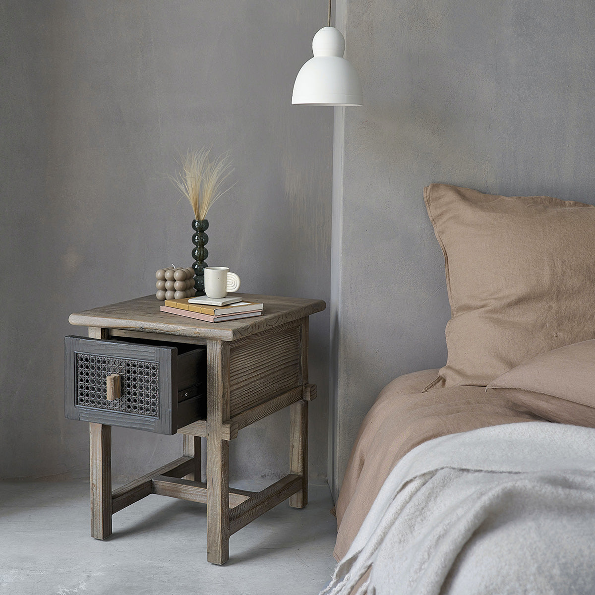 Berah Getah Junko table de chevet pin recyclé 45 cm 1 tiroir