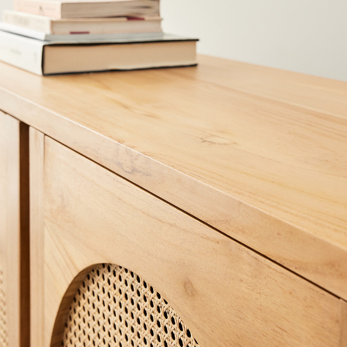Berah Getah Loé buffet teck cannage 183 cm 3 portes