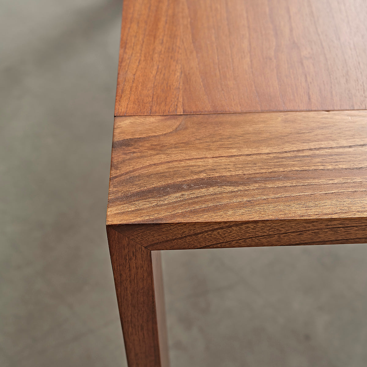 Berah Getah Milo table mindi noyer 180 cm 8 pers.