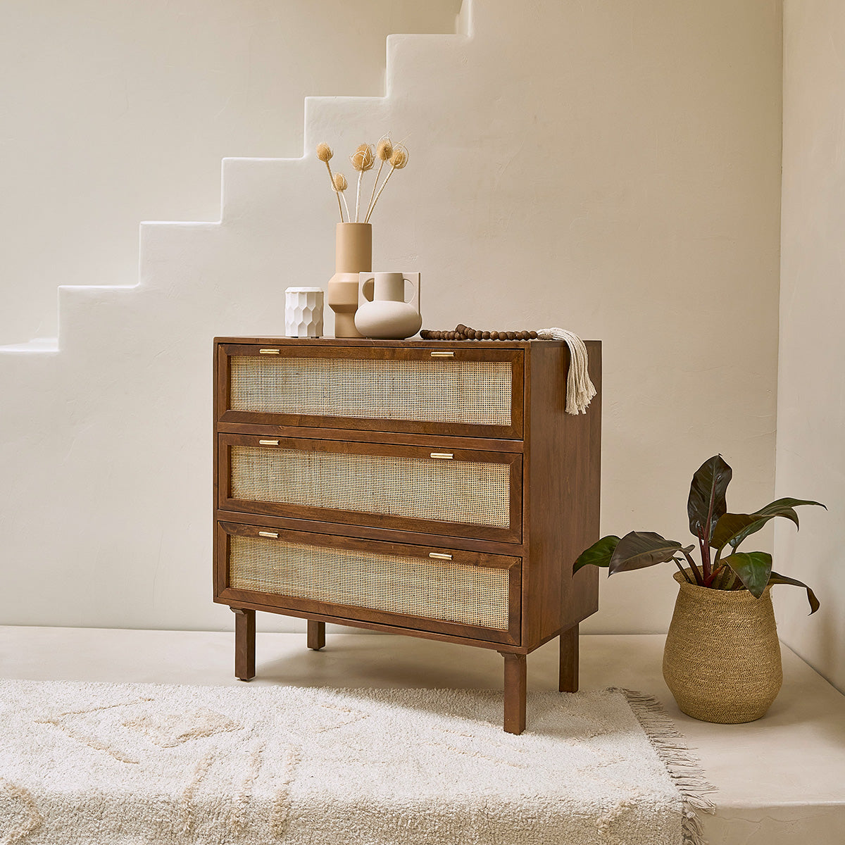 Berah Getah Raphael commode manguier cannage noyer 90 cm