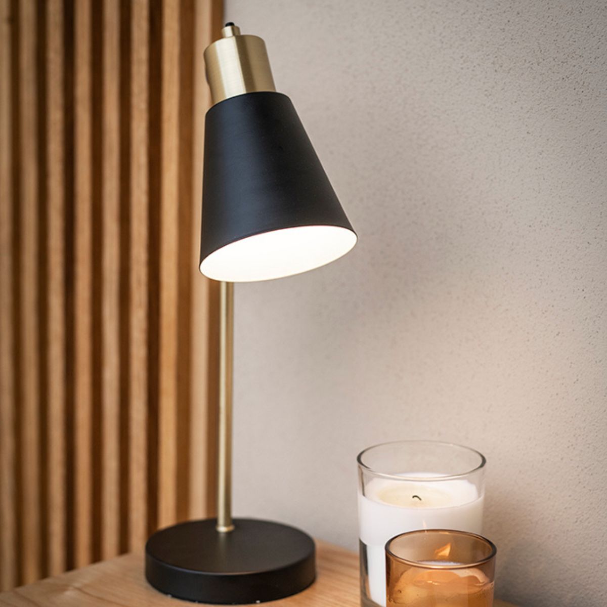 Andrea House lampe de table industrielle noire en métal