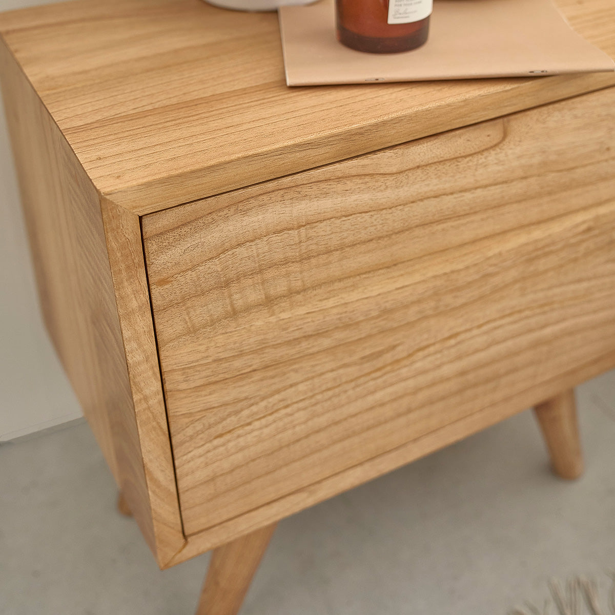 Berah Getah Sacha table de chevet mindi 50 cm