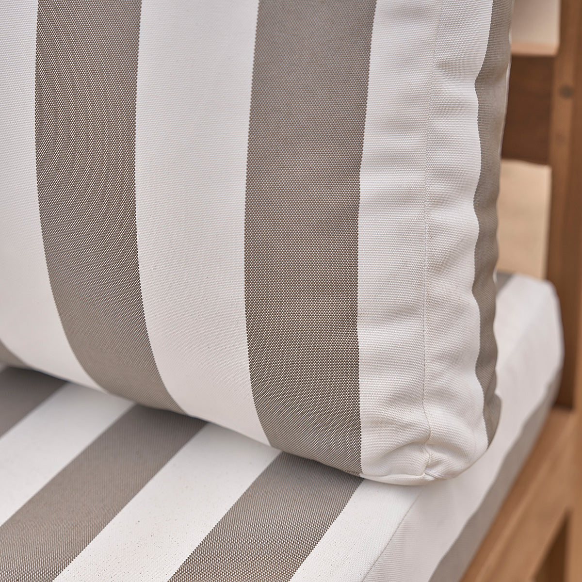 Berah Getah Palma fauteuil jardin teck tissu rayé blanc taupe