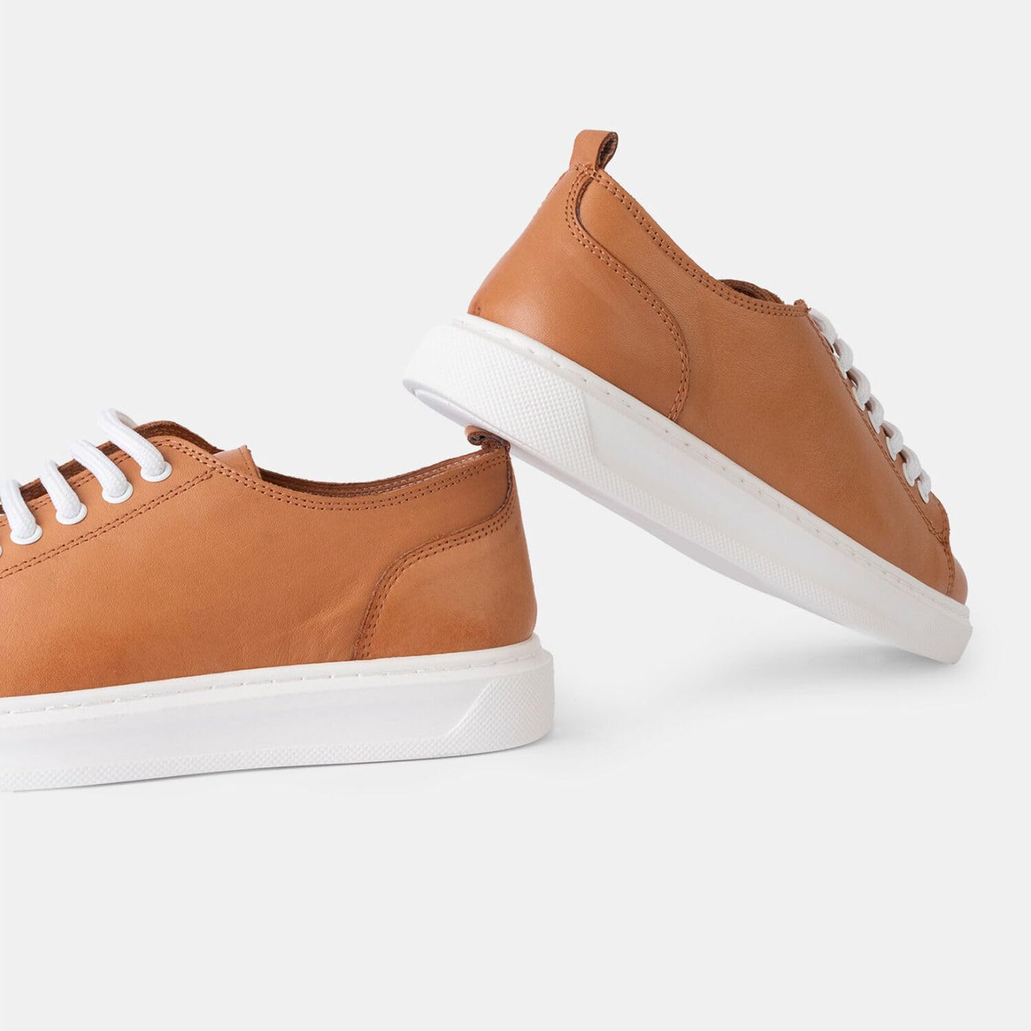 Bata Sneakers femme cuir classique marron confort