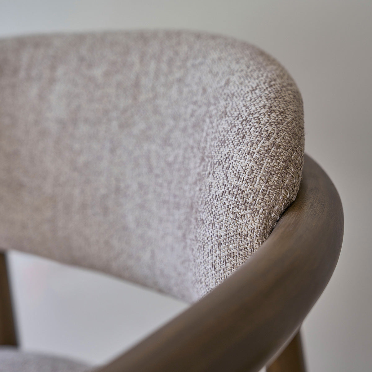 Berah Getah Côme fauteuil hêtre beige chiné tissu