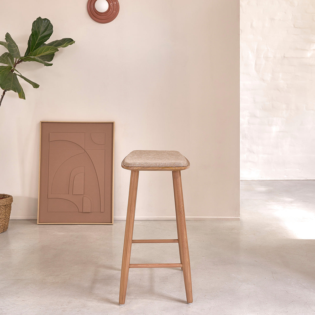 Berah Getah AMBRE lot 2 tabourets de bar teck velours grège 65 cm