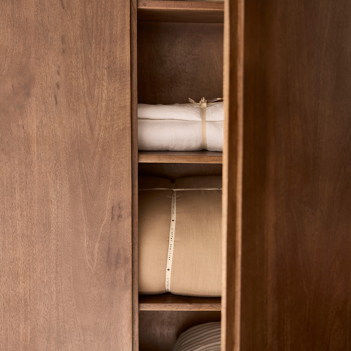 Berah Getah SOFIA armoire 120 cm manguier massif noyer