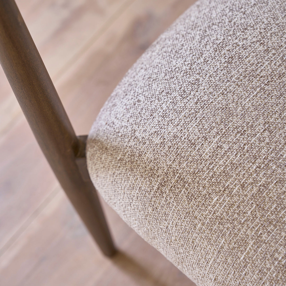Berah Getah Côme fauteuil hêtre beige chiné tissu