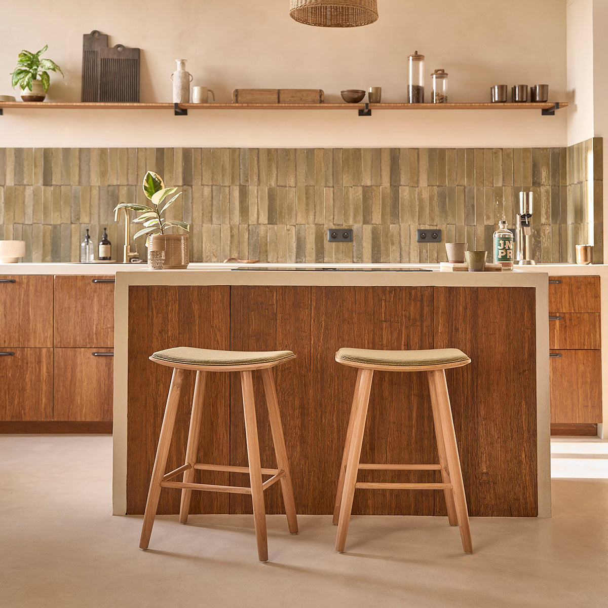 Berah Getah Ambre lot 2 tabourets bar teck 65 cm