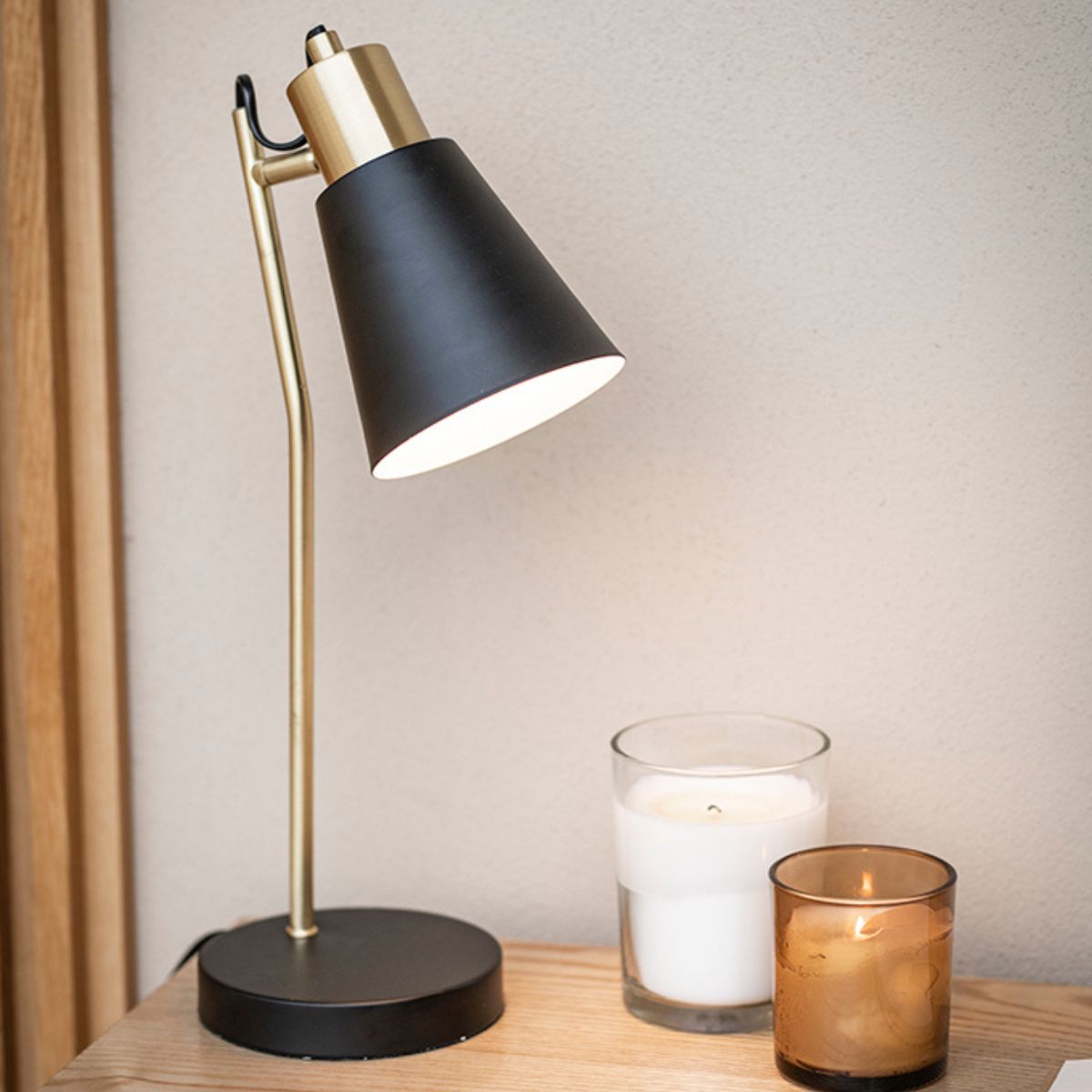 Andrea House lampe de table industrielle noire en métal
