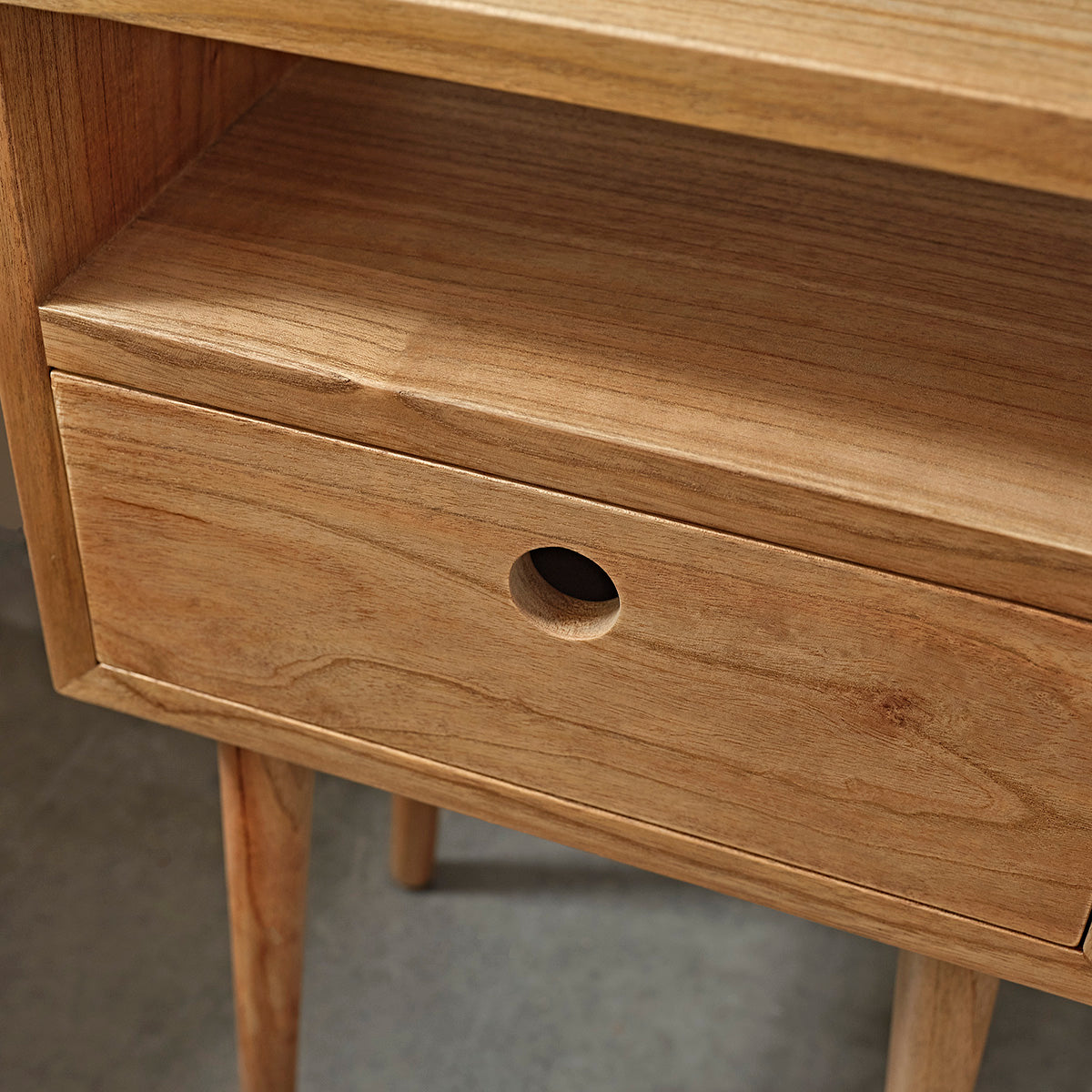 Berah Getah Esmee table de chevet mindi massif 65 cm