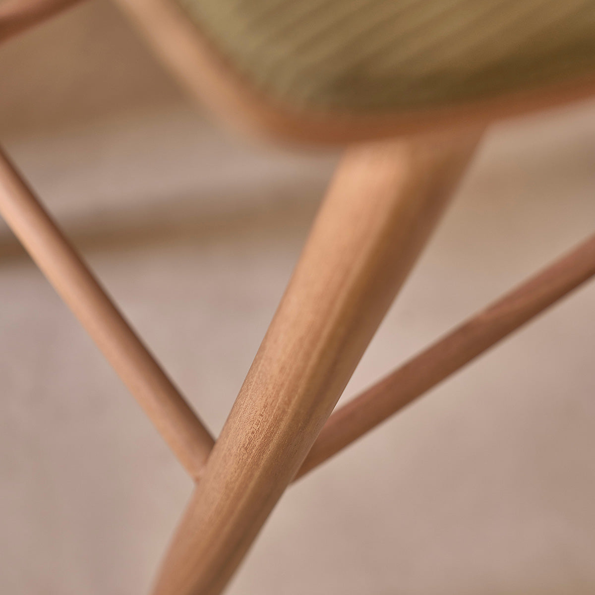 Berah Getah Ambre tabouret de bar teck kaki 75 cm