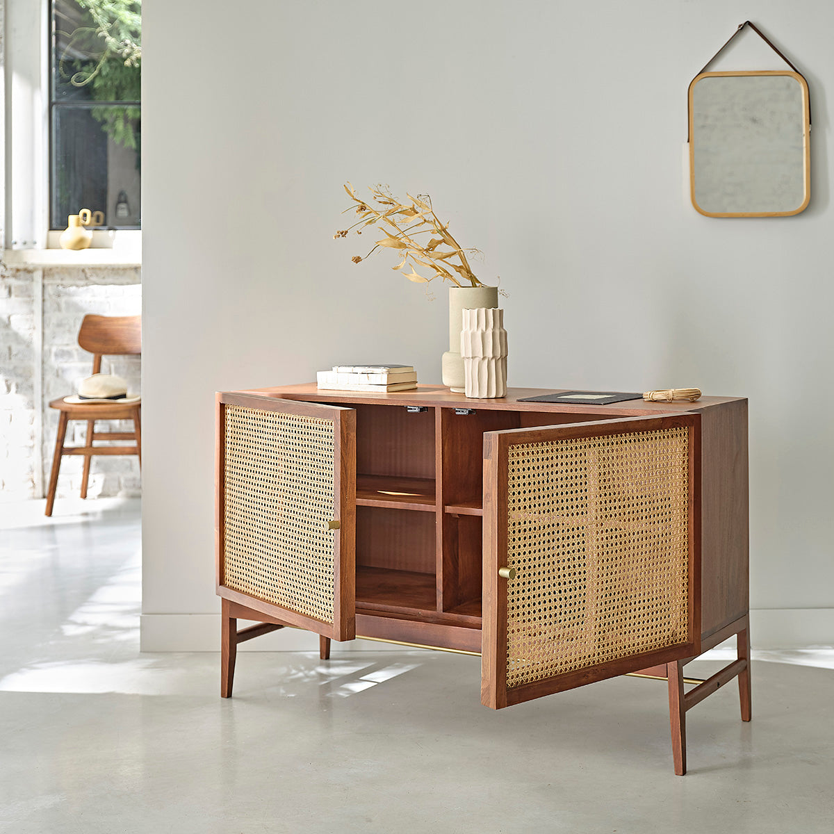 Berah Getah Léontine buffet acacia noyer cannage 120 cm