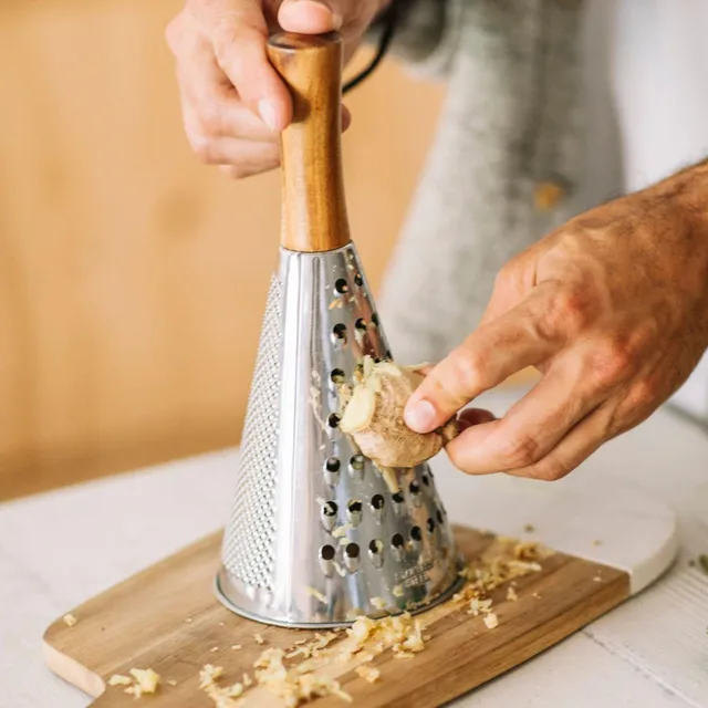 Andrea House râpe à fromage conique inox acacia