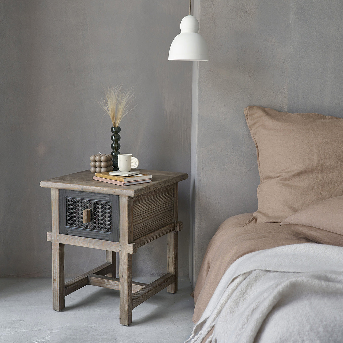 Berah Getah Junko table de chevet pin recyclé 45 cm 1 tiroir