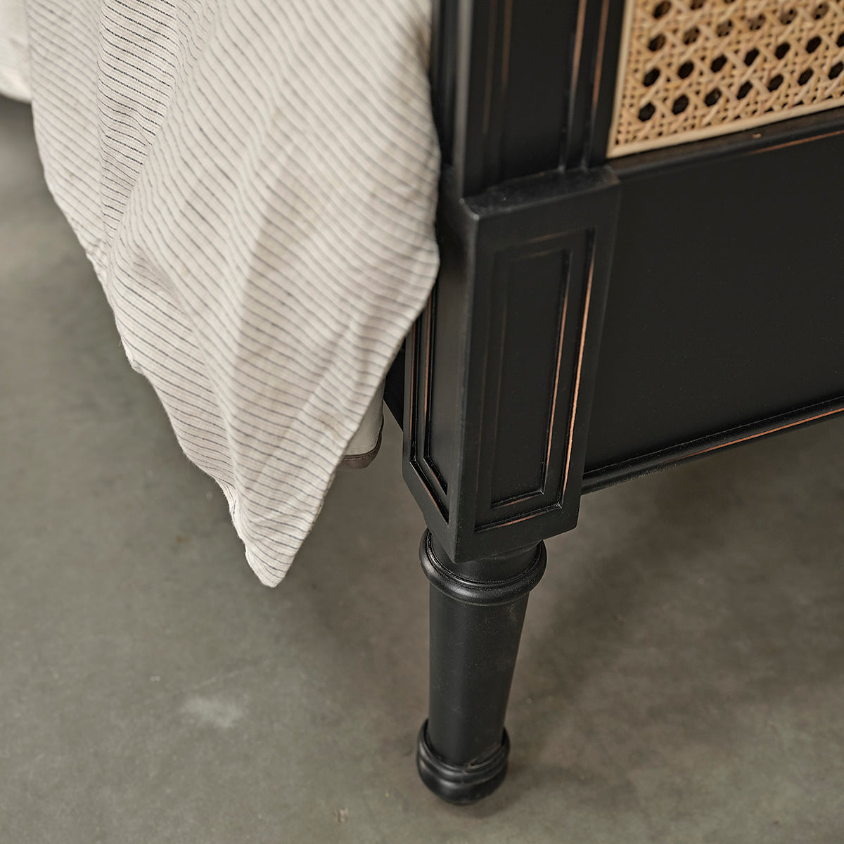 Berah Getah Soho lit cannage acajou 160 cm avec sommier