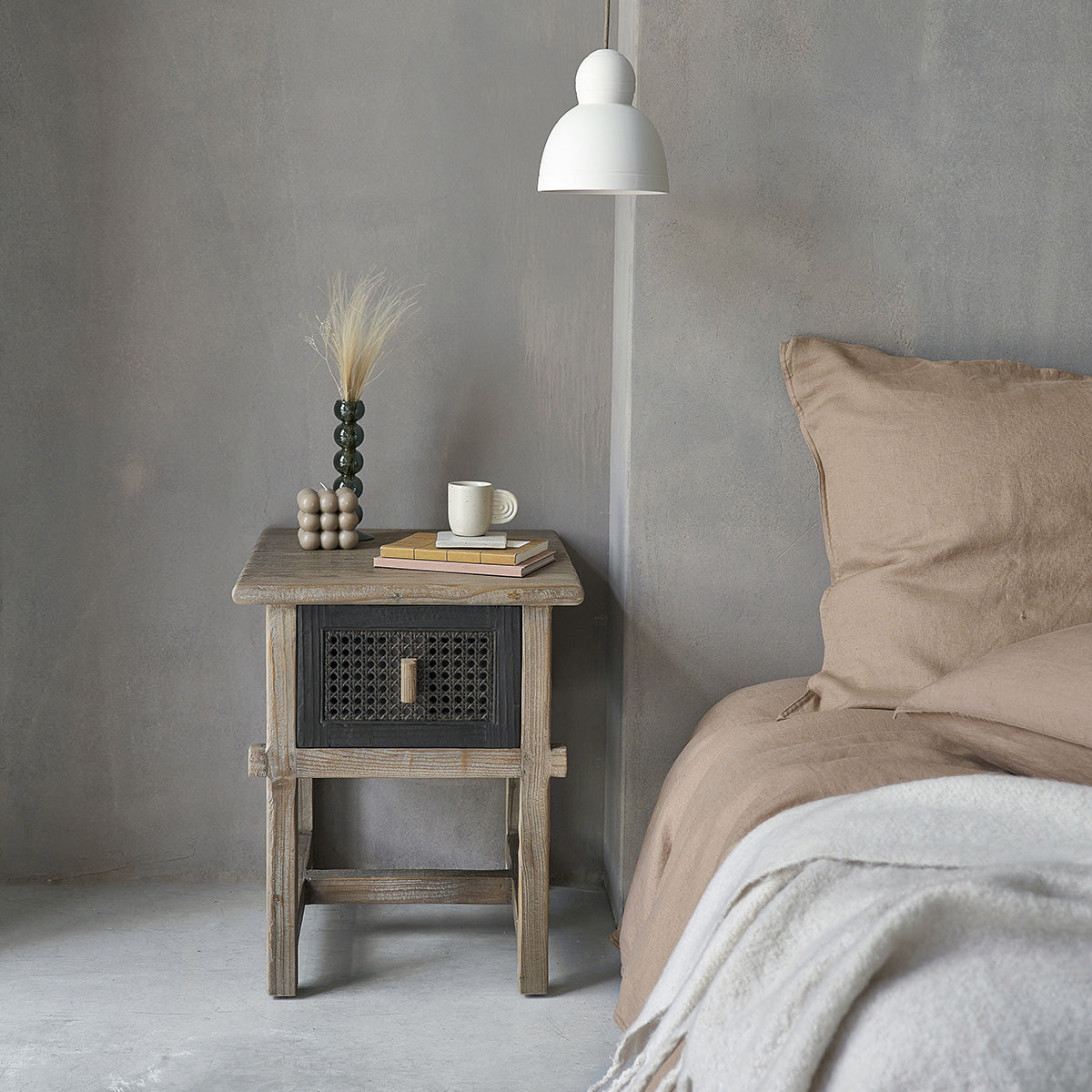 Berah Getah Junko table de chevet pin recyclé 45 cm 1 tiroir