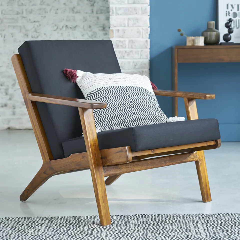 Berah Getah Auguste fauteuil scandinave teck coussins noirs