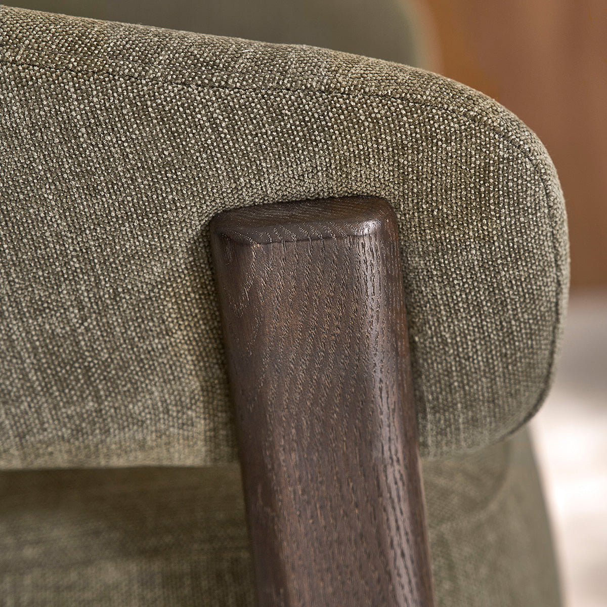 Berah Getah Henri fauteuil chêne chenille kaki noyer