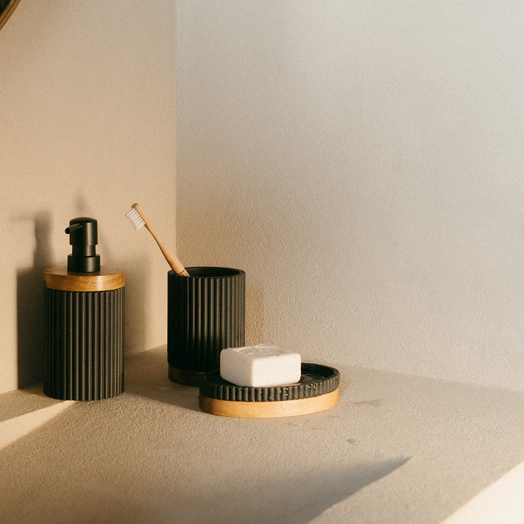 Andrea House porte-savon bois résine noire