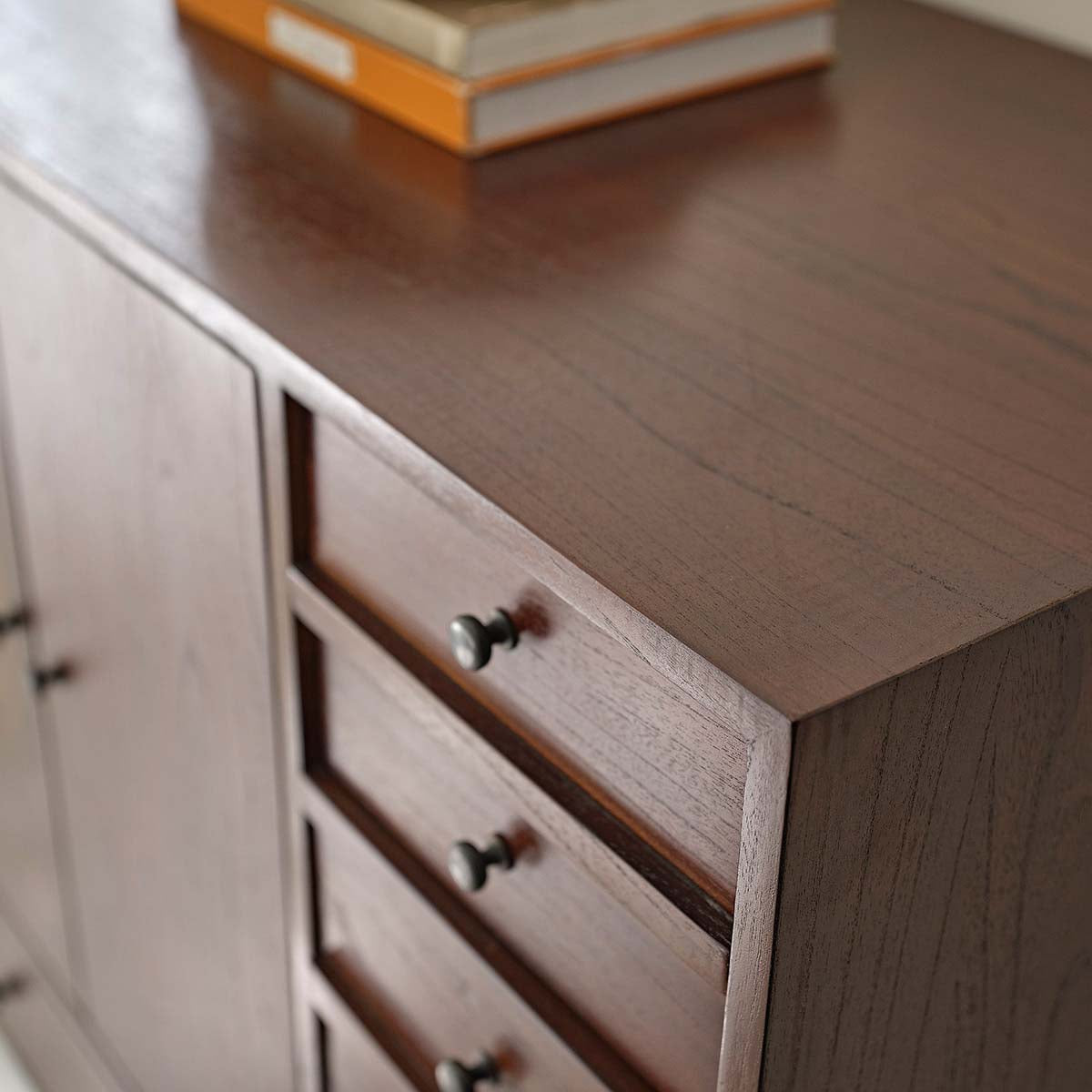 Berah Getah Vintage commode mindi noyer 90 cm