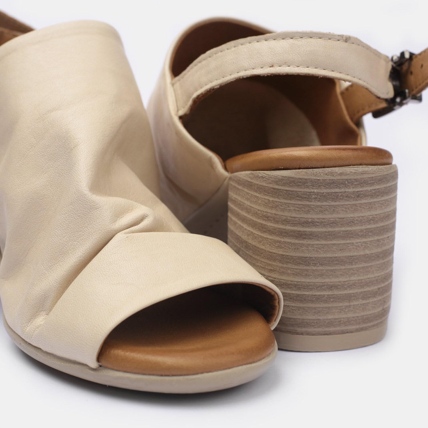 Bata Sandales cuir femme sandales à talon ville