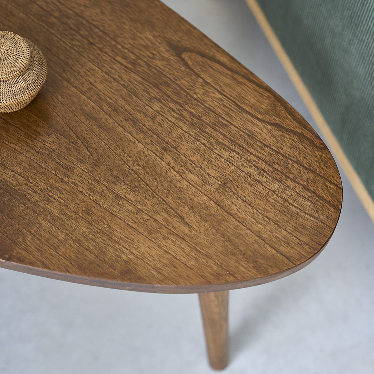 Berah Getah Brune table basse mindi noyer 62 cm