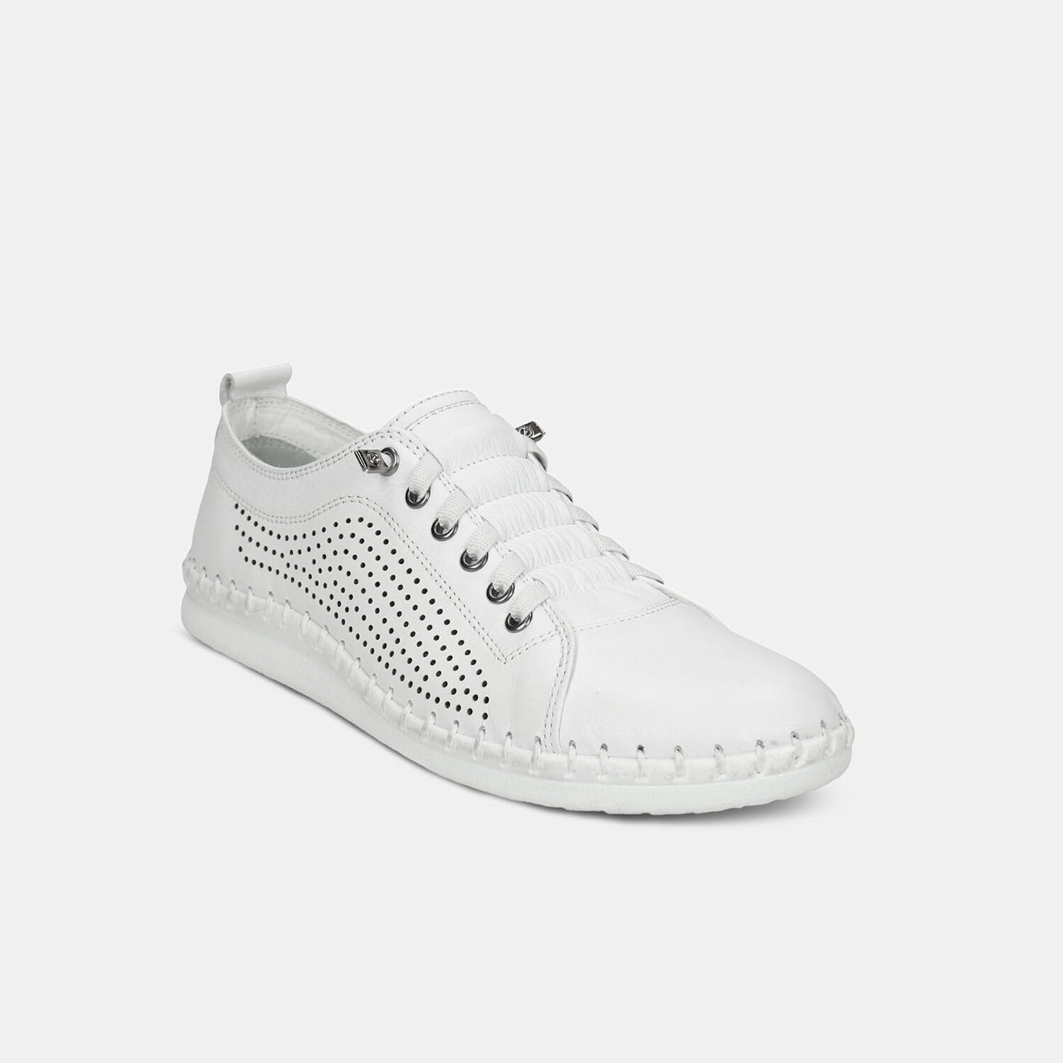 Bata Sneakers femme cuir perforé semelle caoutchouc