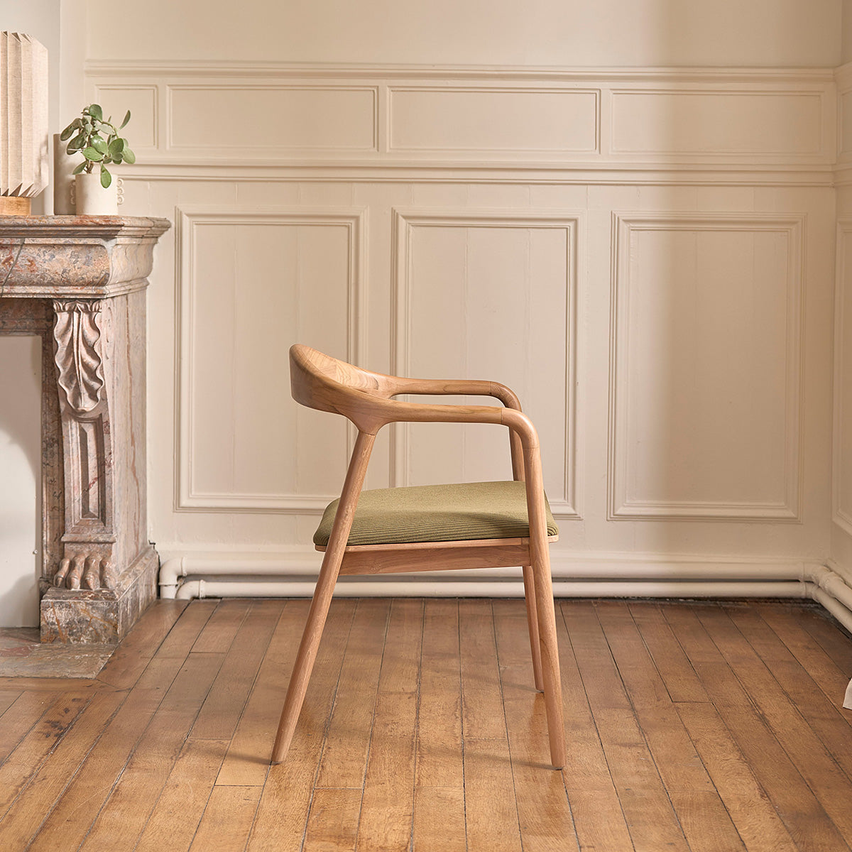 Berah Getah Ambre chaise teck velours côtelé kaki